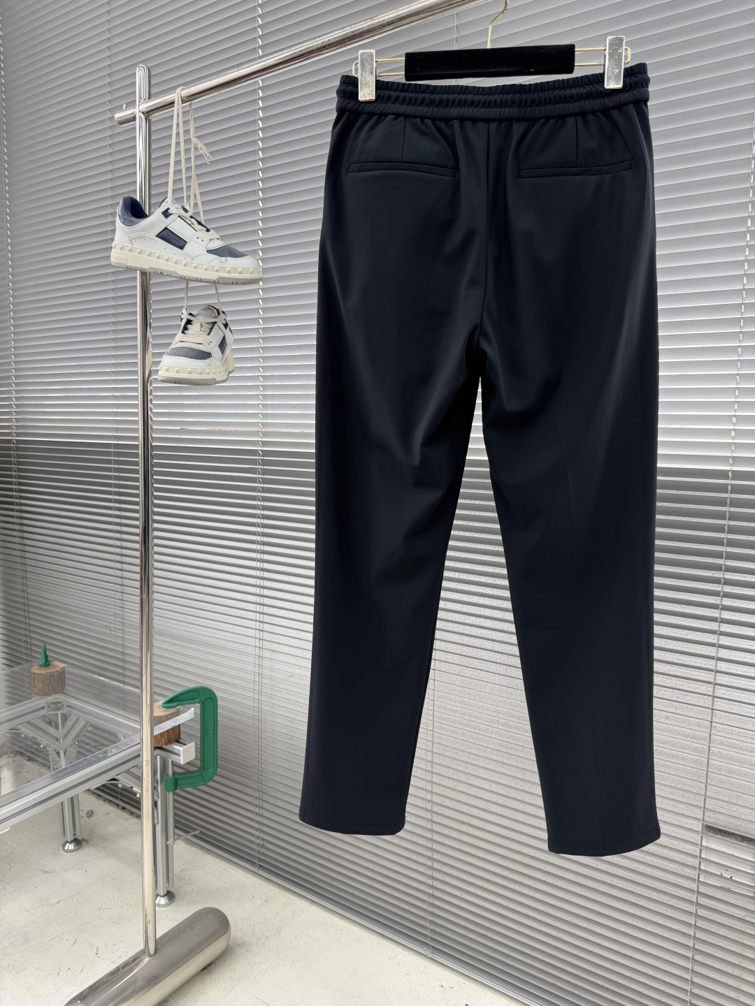 -BC 抽绳复合棉加绒卫衣休闲运动裤松紧腰带的设计，舒适与便捷的完美结合。无需再为挑选合适腰围的裤子而烦