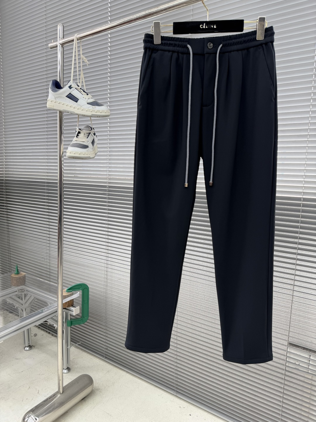 -BC 抽绳复合棉加绒卫衣休闲运动裤松紧腰带的设计，舒适与便捷的完美结合。无需再为挑选合适腰围的裤子而烦