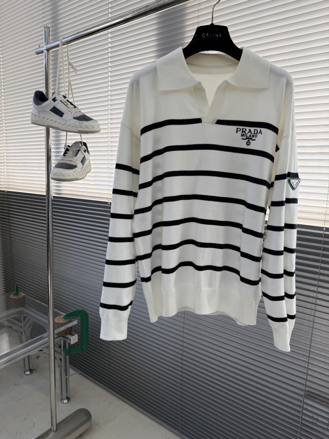 -PRAD 25fw新款毛衣，上身宽松。纱线采用细针织法，上身舒适，不挑身材 男女同款，秋冬毛衣，是今年