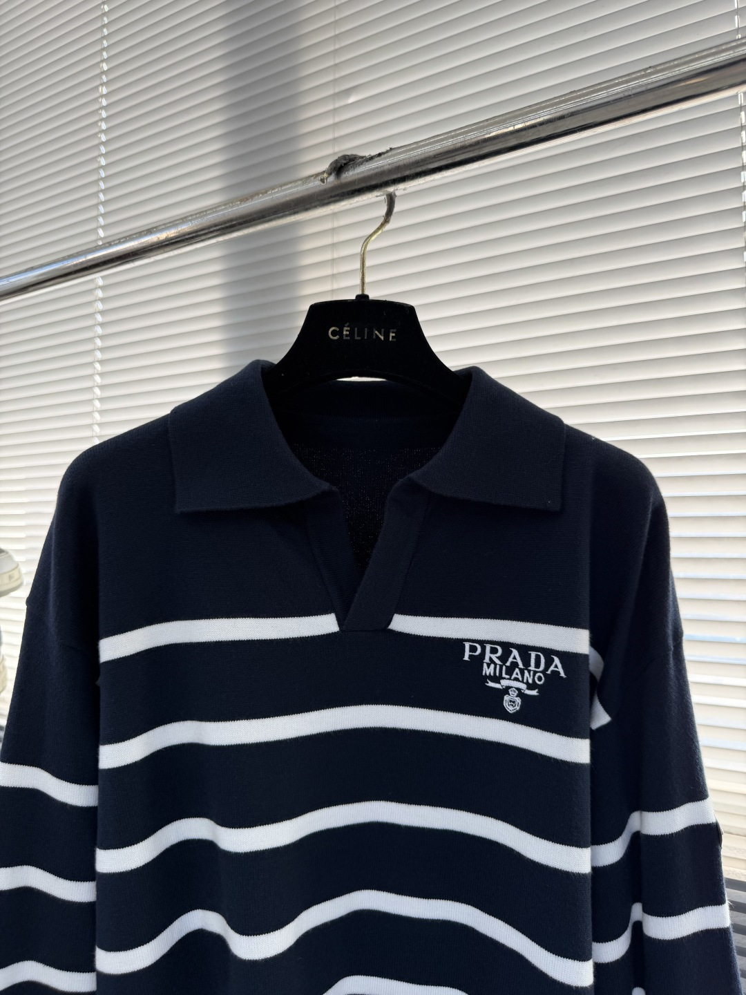 -PRAD 25fw新款毛衣，上身宽松。纱线采用细针织法，上身舒适，不挑身材 男女同款，秋冬毛衣，是今年