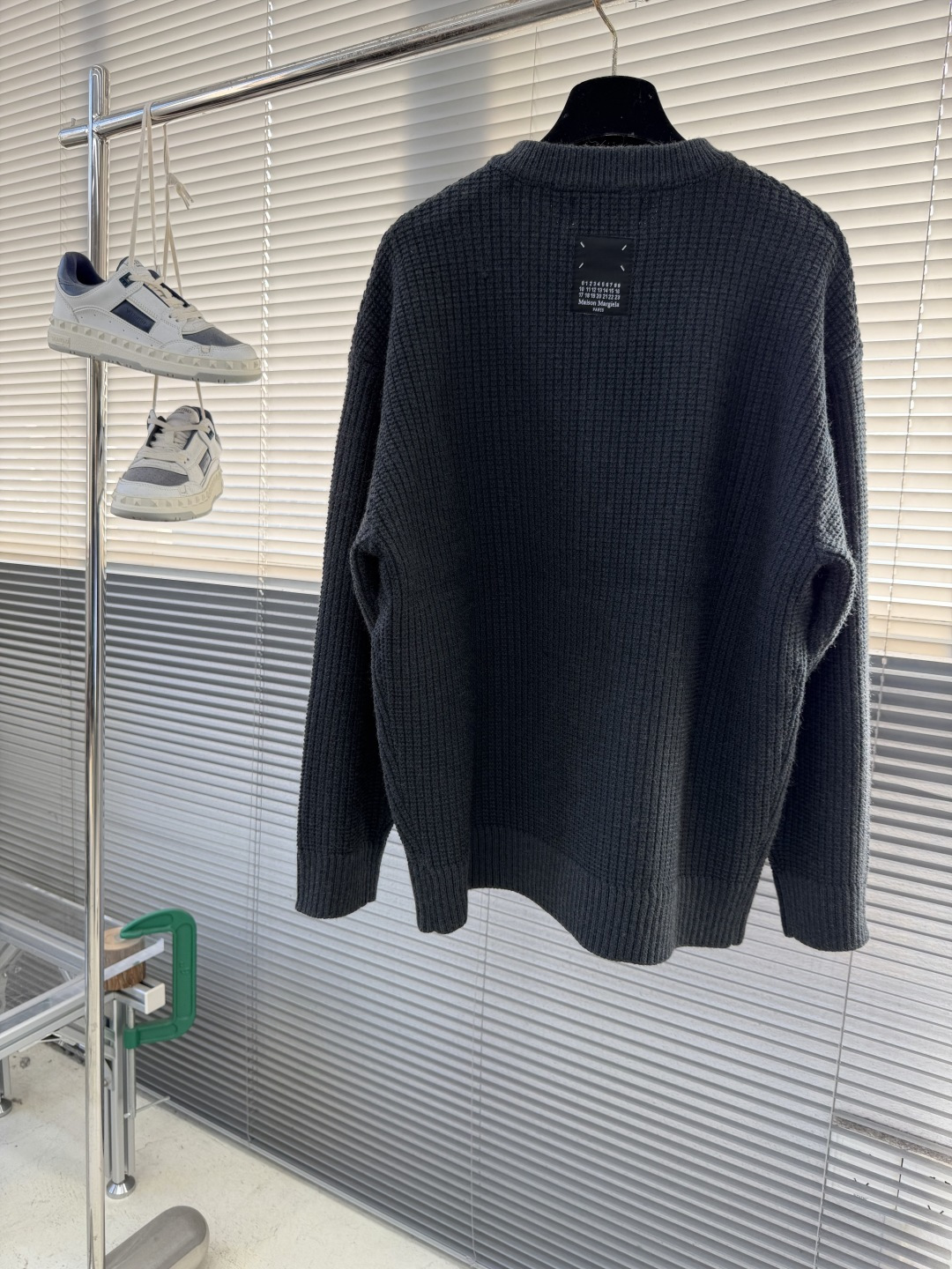 -MM6 马吉拉 25fw新款开衫，上身宽松。纱线采用细针织法，上身舒适，不挑身材 男女同款，秋冬毛衣，