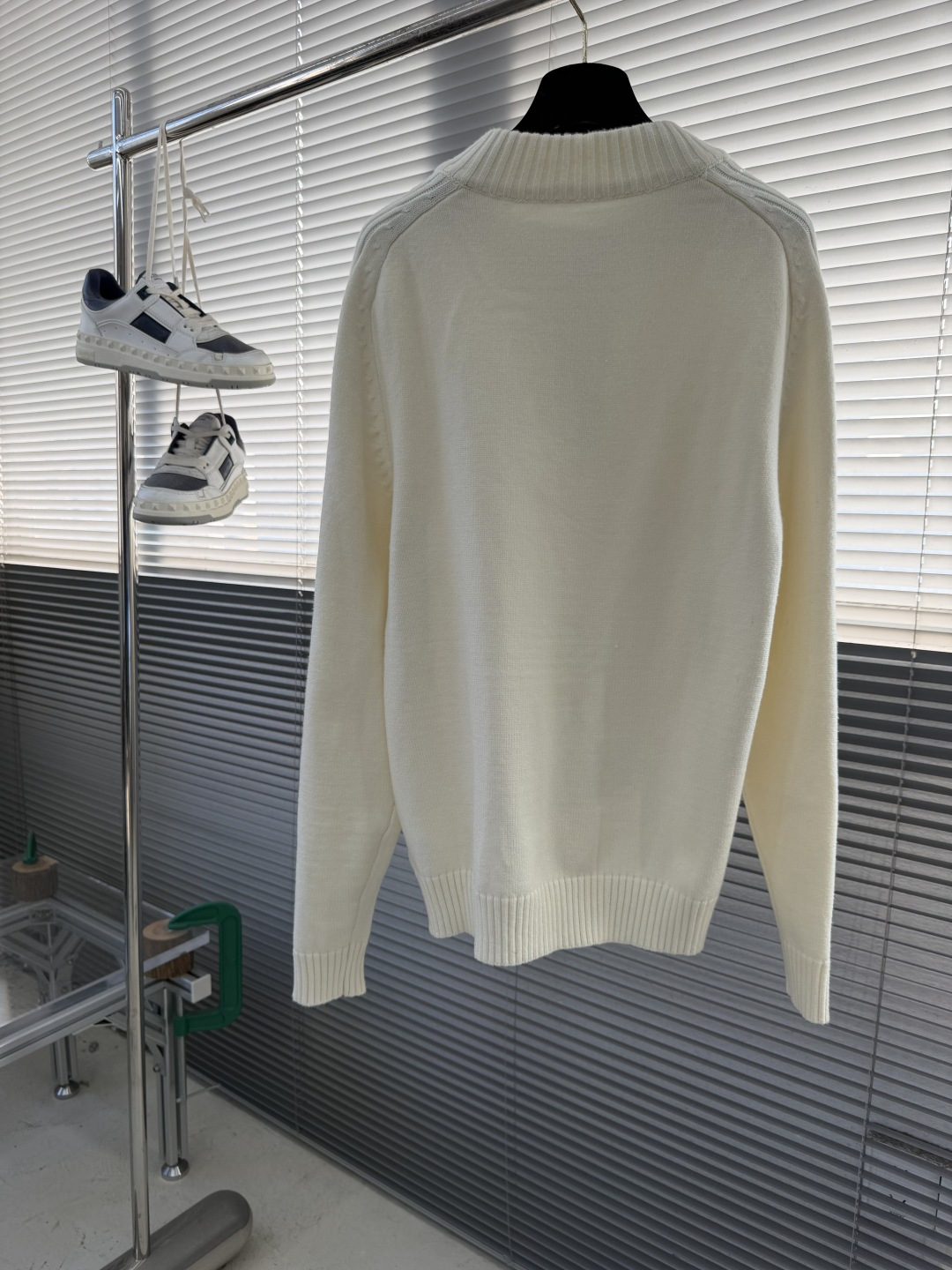 -LOEW 25fw新款毛衣，上身宽松。纱线采用细针织法，上身舒适，不挑身材 男女同款，秋冬毛衣，是今年