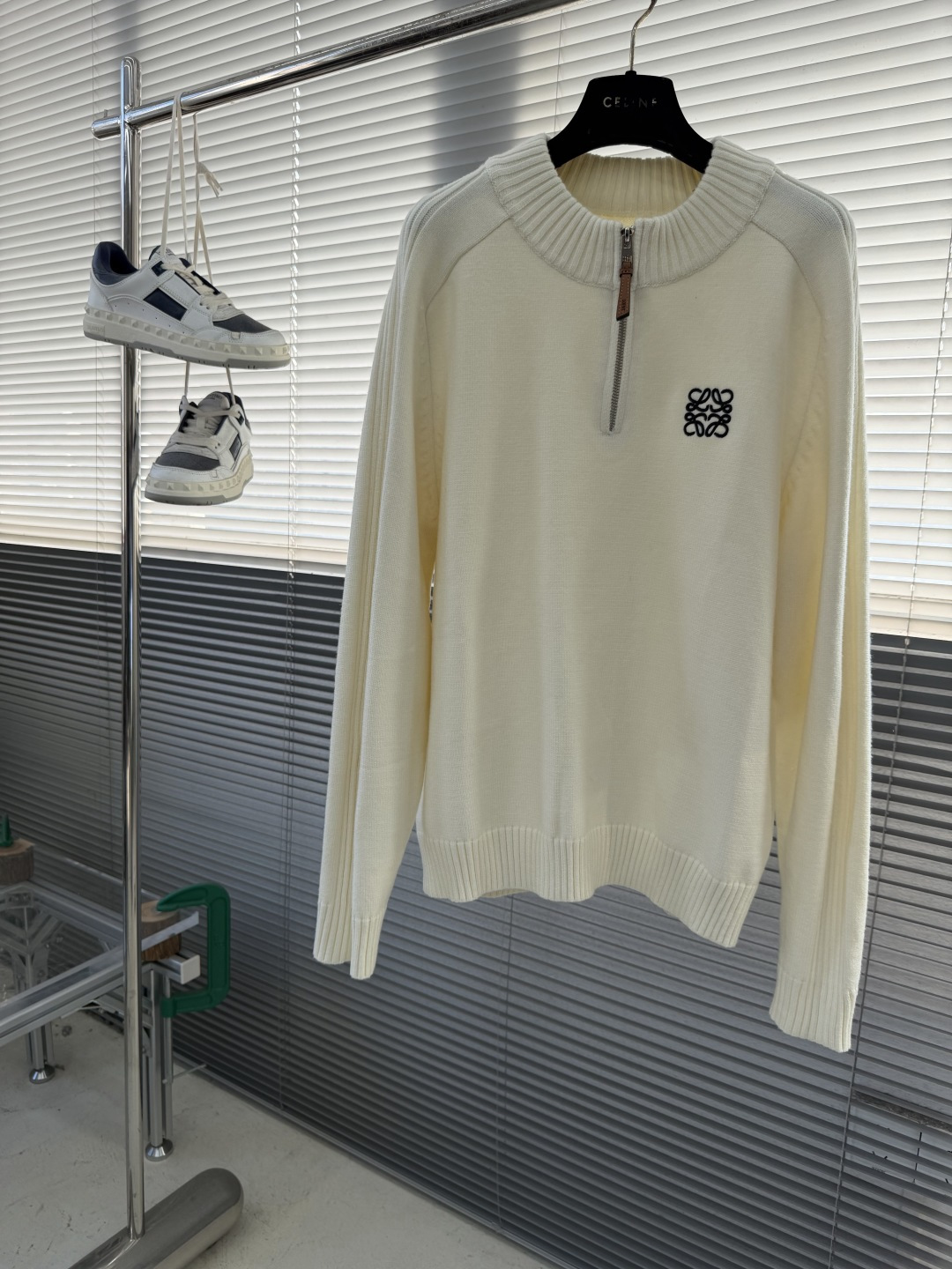 -LOEW 25fw新款毛衣，上身宽松。纱线采用细针织法，上身舒适，不挑身材 男女同款，秋冬毛衣，是今年