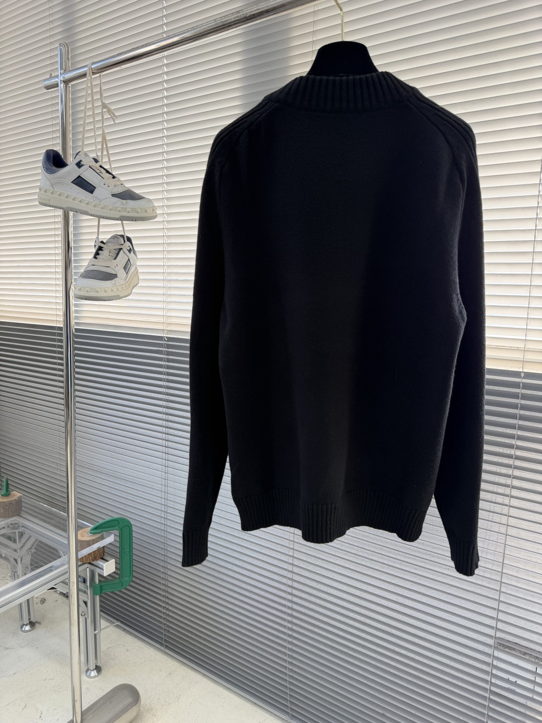 -LOEW 25fw新款毛衣，上身宽松。纱线采用细针织法，上身舒适，不挑身材 男女同款，秋冬毛衣，是今年