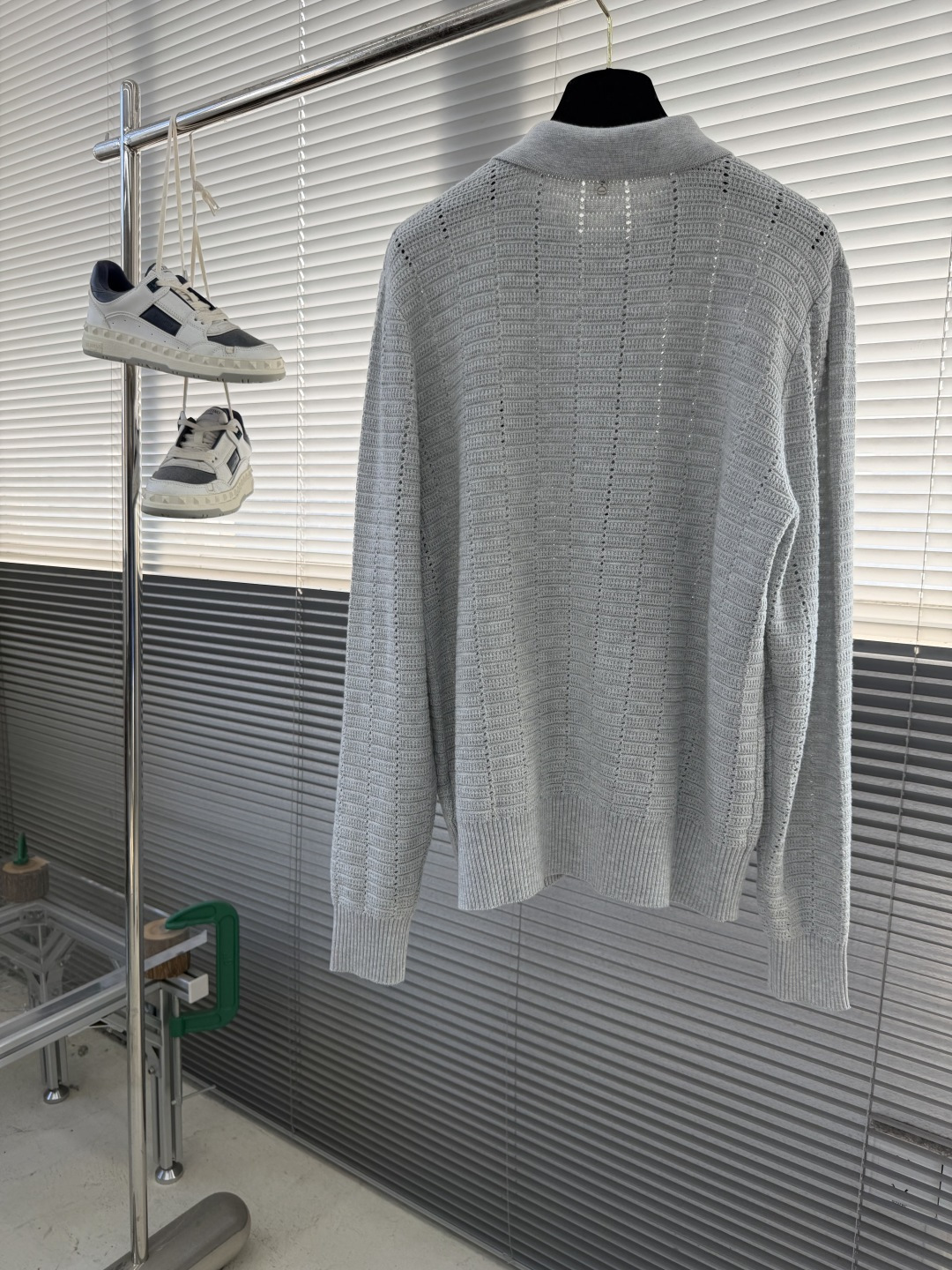 -LOEW 25fw新款开衫毛衣，上身宽松。纱线采用细针织法，上身舒适，不挑身材 男女同款，秋冬毛衣，是