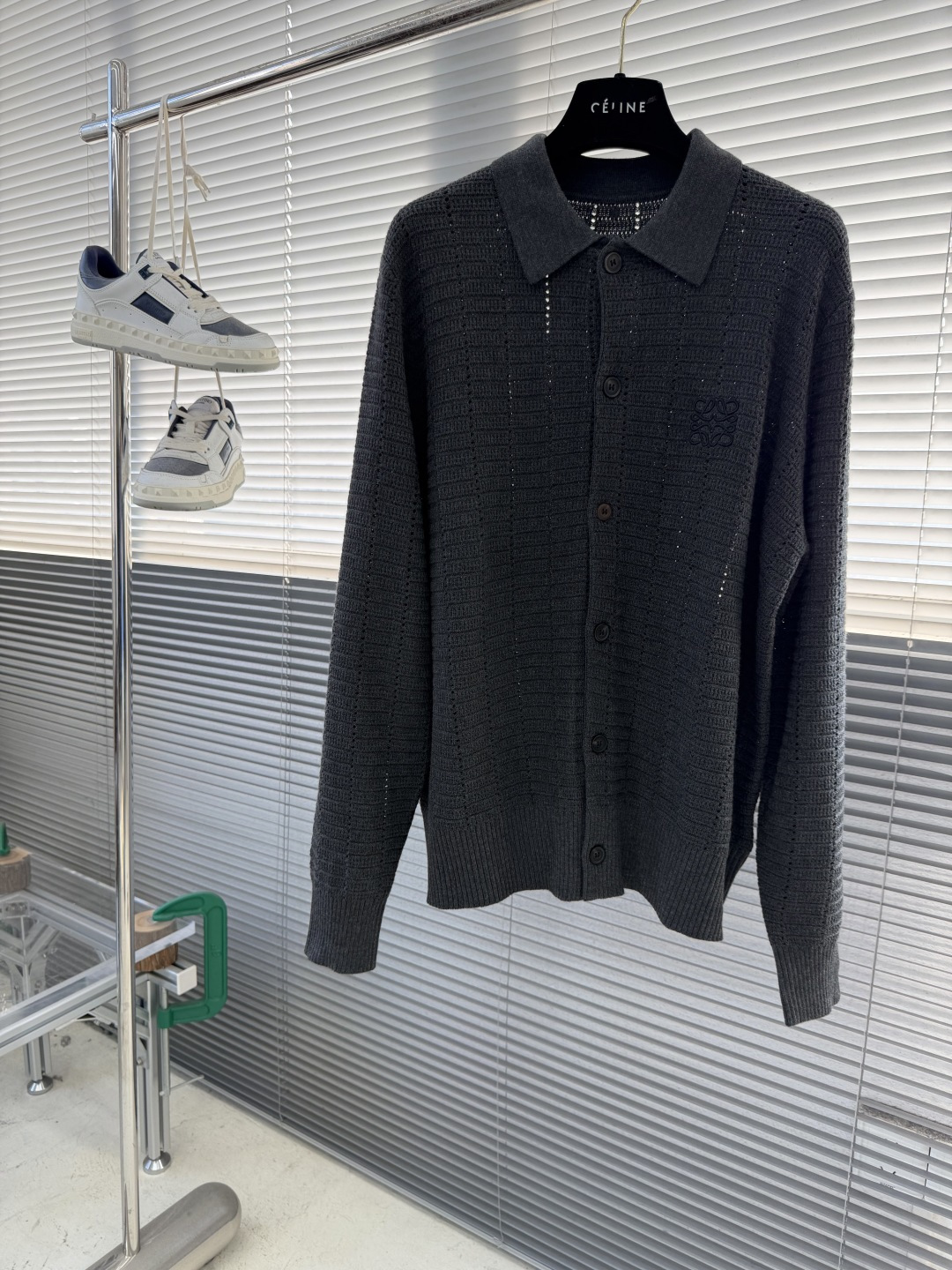 -LOEW 25fw新款开衫毛衣，上身宽松。纱线采用细针织法，上身舒适，不挑身材 男女同款，秋冬毛衣，是