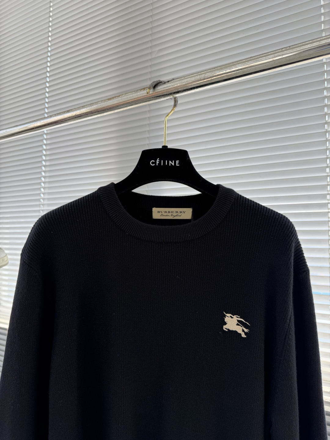 -BBR 2025aw秋冬新款圆领指针衫。采用羊毛混纺针织衫加厚毛衣，精致简洁大方logo点缀设计 没有