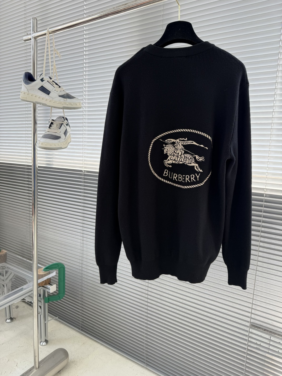 -BBR 2025aw秋冬新款圆领指针衫。采用羊毛混纺针织衫加厚毛衣，精致简洁大方logo点缀设计 没有