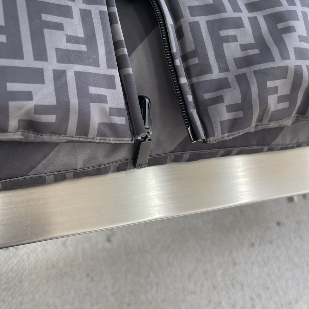 -FEND 双面穿连帽羽绒服定制凝彩高密压光锦纶 使用新国标90白鸭绒(欢迎检测) 冲绒量十足 保暖十足