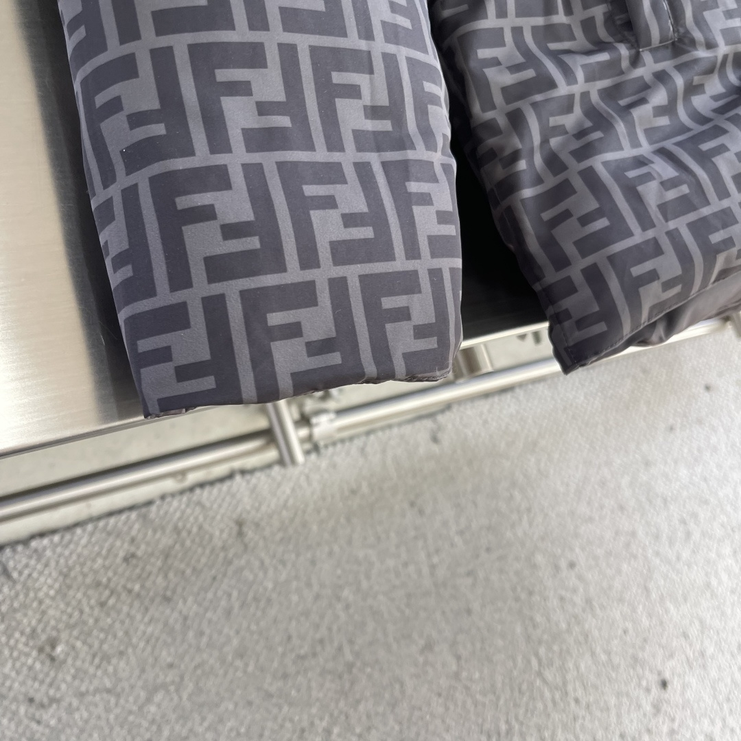 -FEND 双面穿连帽羽绒服定制凝彩高密压光锦纶 使用新国标90白鸭绒(欢迎检测) 冲绒量十足 保暖十足