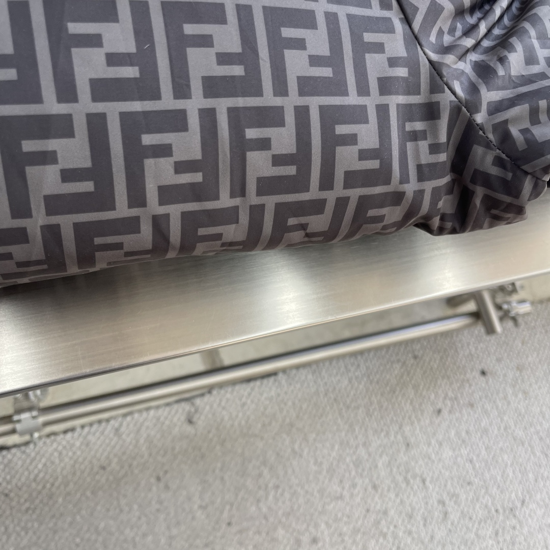 -FEND 双面穿连帽羽绒服定制凝彩高密压光锦纶 使用新国标90白鸭绒(欢迎检测) 冲绒量十足 保暖十足