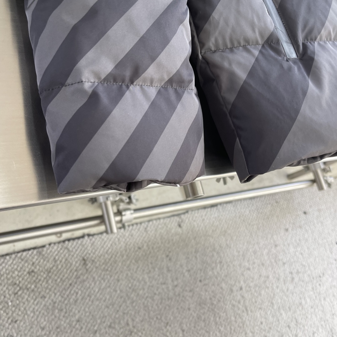 -FEND 双面穿连帽羽绒服定制凝彩高密压光锦纶 使用新国标90白鸭绒(欢迎检测) 冲绒量十足 保暖十足