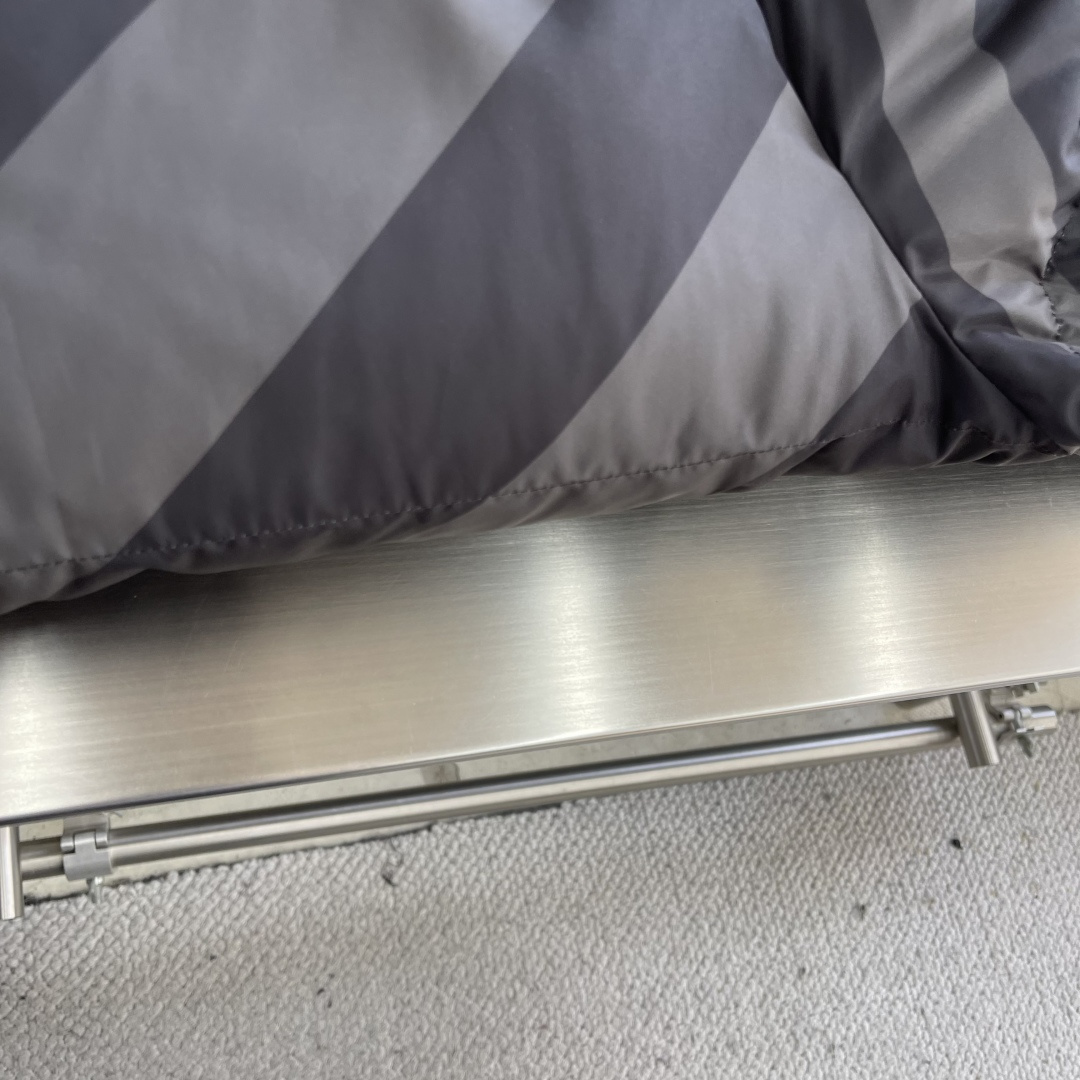 -FEND 双面穿连帽羽绒服定制凝彩高密压光锦纶 使用新国标90白鸭绒(欢迎检测) 冲绒量十足 保暖十足