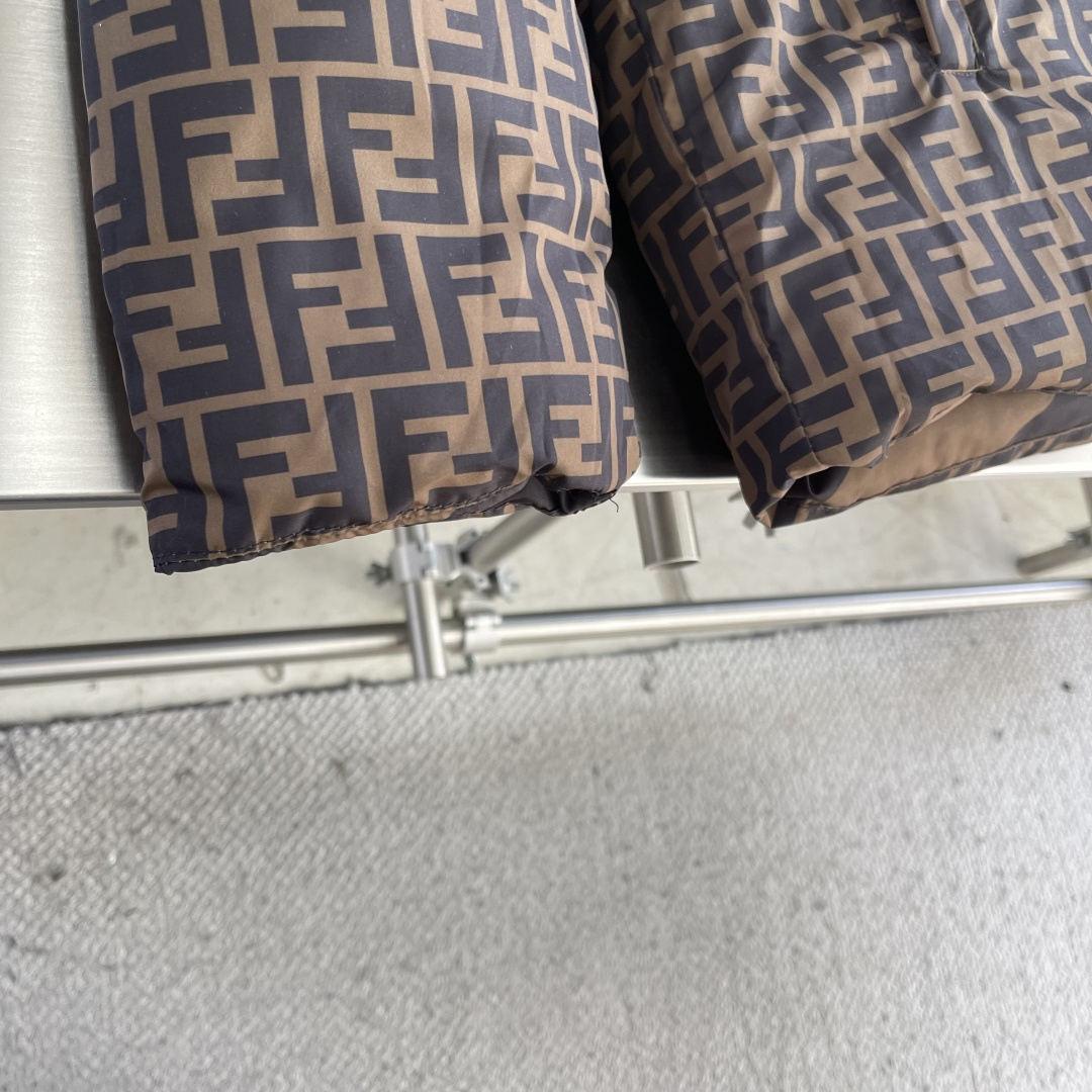 -FEND 双面穿连帽羽绒服定制凝彩高密压光锦纶 使用新国标90白鸭绒(欢迎检测) 冲绒量十足 保暖十足