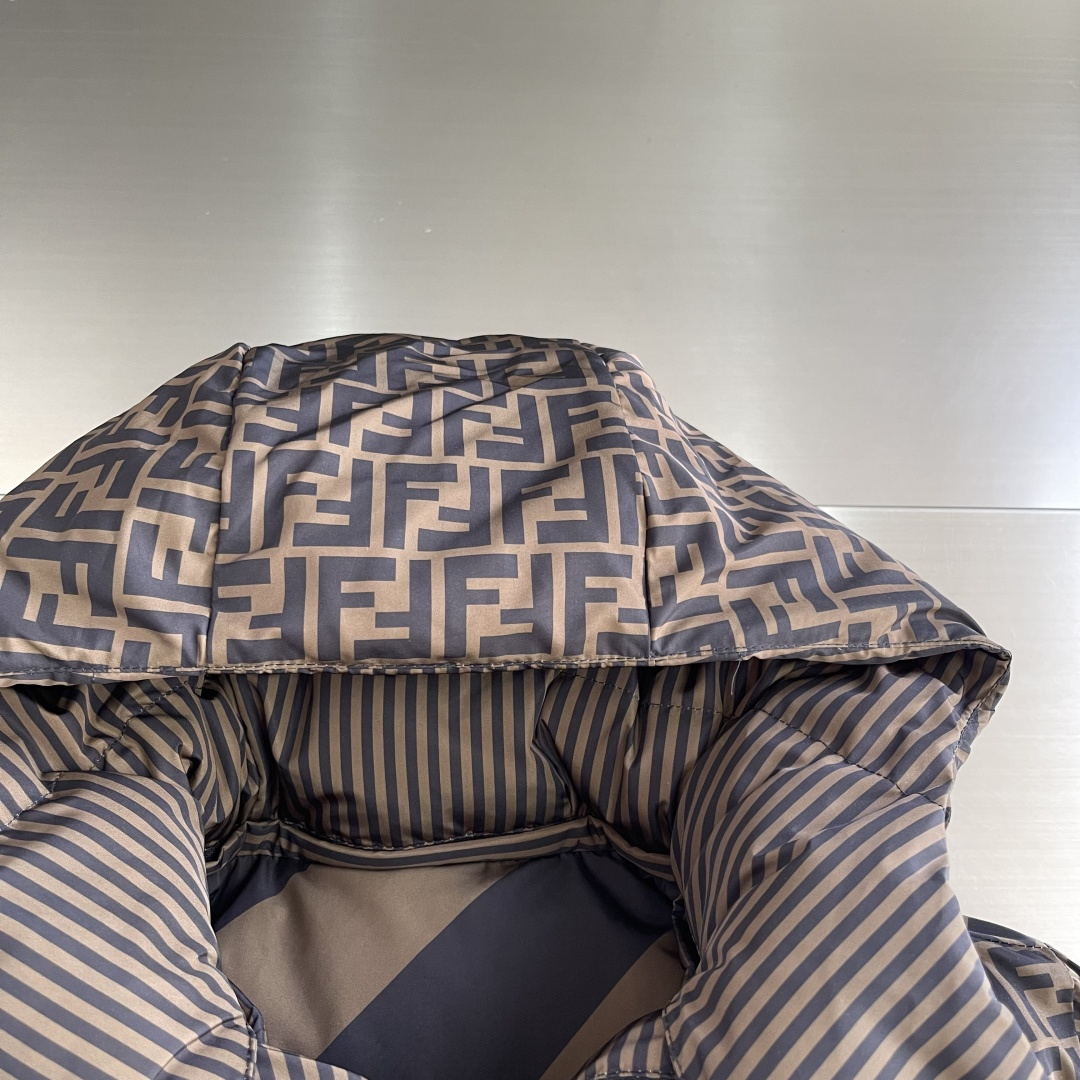 -FEND 双面穿连帽羽绒服定制凝彩高密压光锦纶 使用新国标90白鸭绒(欢迎检测) 冲绒量十足 保暖十足