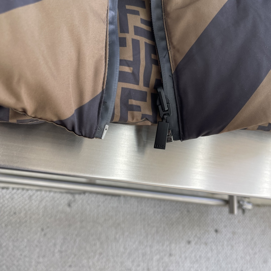 -FEND 双面穿连帽羽绒服定制凝彩高密压光锦纶 使用新国标90白鸭绒(欢迎检测) 冲绒量十足 保暖十足