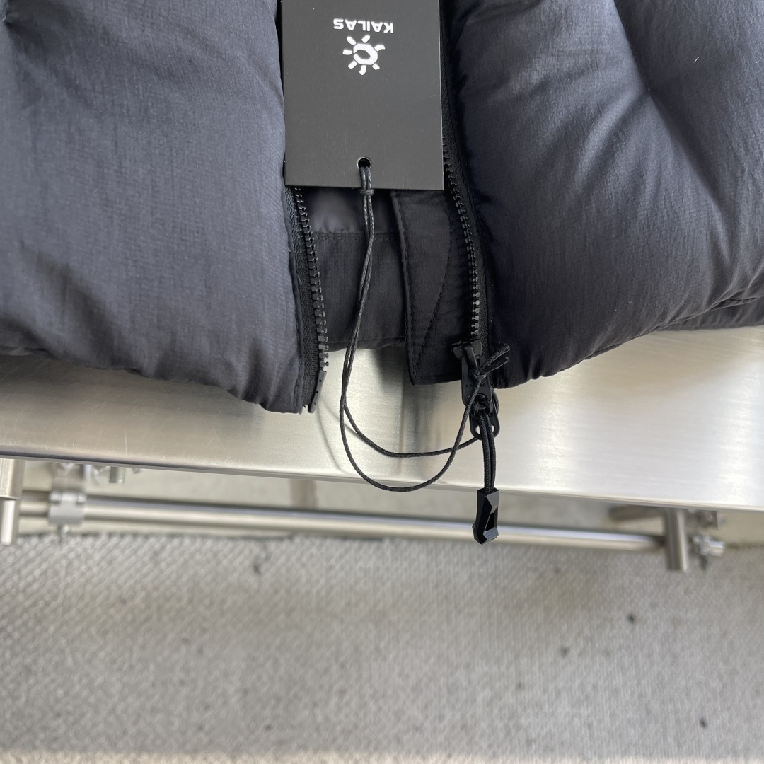 -凯乐石（KAILAS） 硬核GT500。采用锦纶（尼龙）面料：100D高密度尼龙塔夫绸（Nylon T