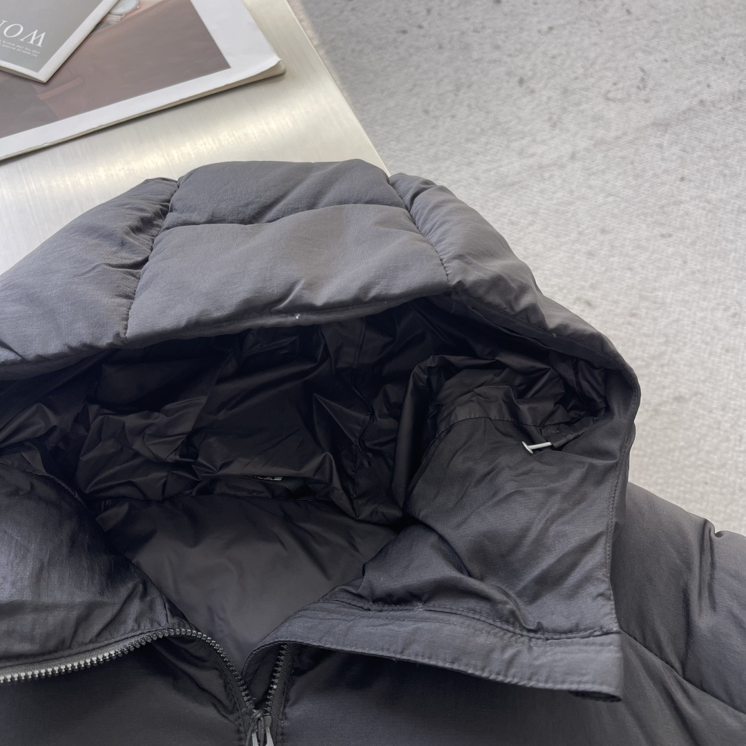 -凯乐石（KAILAS） 硬核GT500。采用锦纶（尼龙）面料：100D高密度尼龙塔夫绸（Nylon T