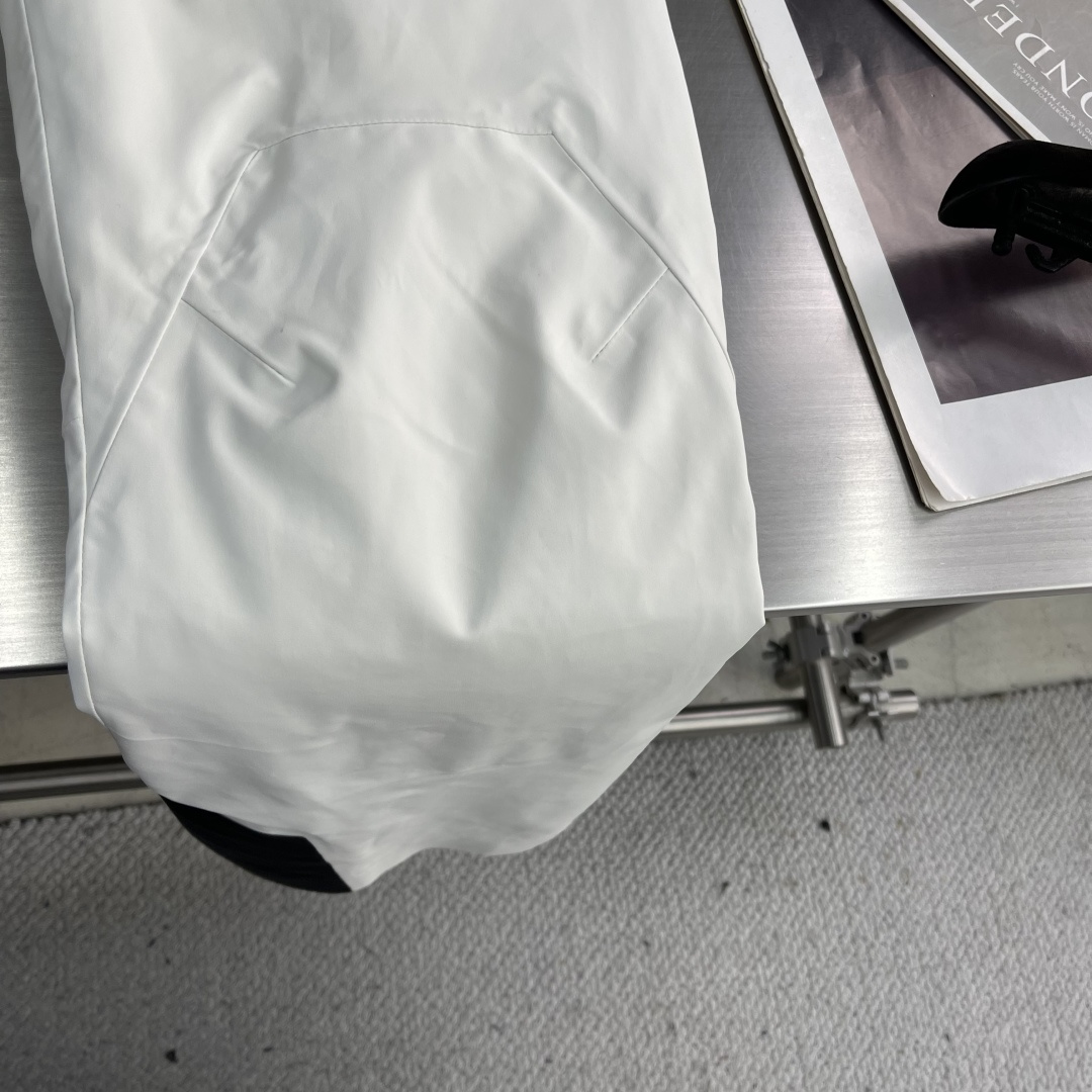 -MONCLER GRENOBLE 女士新款 滑雪系列 户外运动裤 码数:0/1/2 腰围。 86。 90。 92 臀 -MONCLER GRENOBLE 女士新款 滑雪系列 户外运动裤 码数:0/1/2 腰围。 86。 90。 92 臀