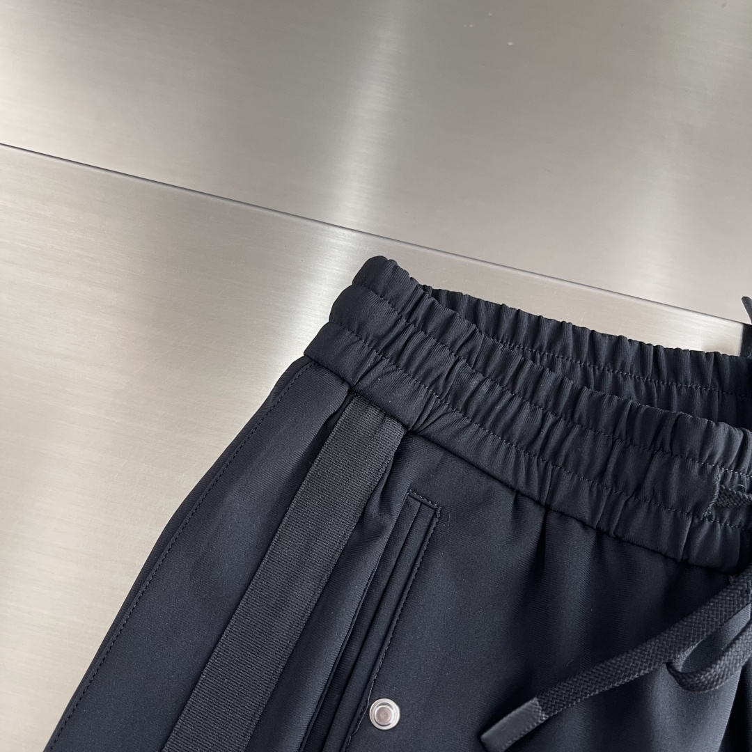 -PRAD 男士尼龙织带休闲裤。 完美裤型，休闲百搭款，定制原版进口尼龙面料，手感细腻，排汗透气、两侧摁