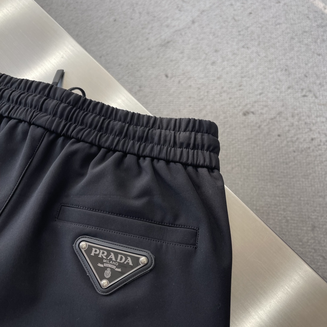 -PRAD 男士尼龙织带休闲裤。 完美裤型，休闲百搭款，定制原版进口尼龙面料，手感细腻，排汗透气、两侧摁