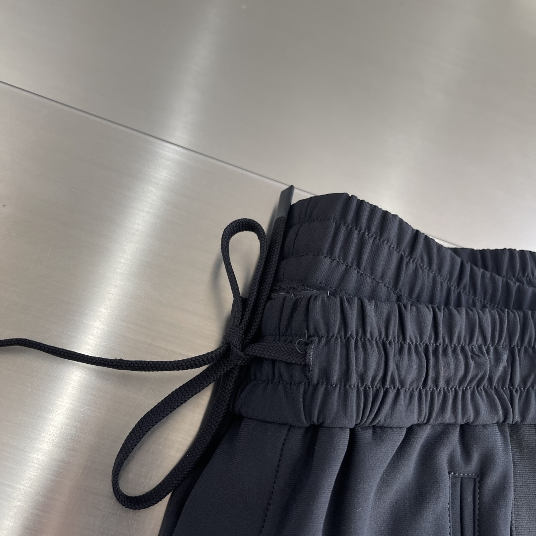 -PRAD 男士尼龙织带休闲裤。 完美裤型，休闲百搭款，定制原版进口尼龙面料，手感细腻，排汗透气、两侧摁