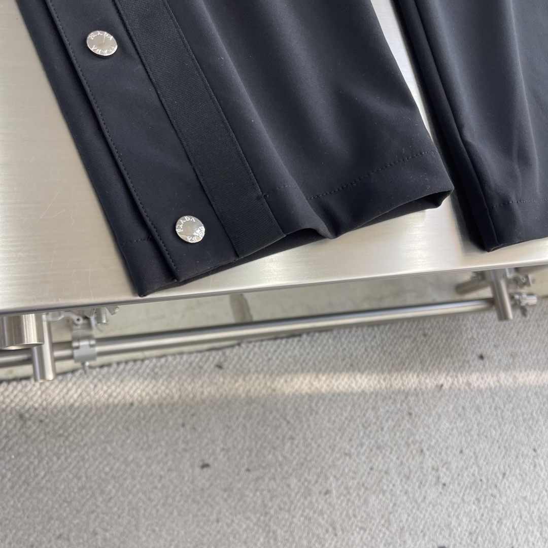 -PRAD 男士尼龙织带休闲裤。 完美裤型，休闲百搭款，定制原版进口尼龙面料，手感细腻，排汗透气、两侧摁