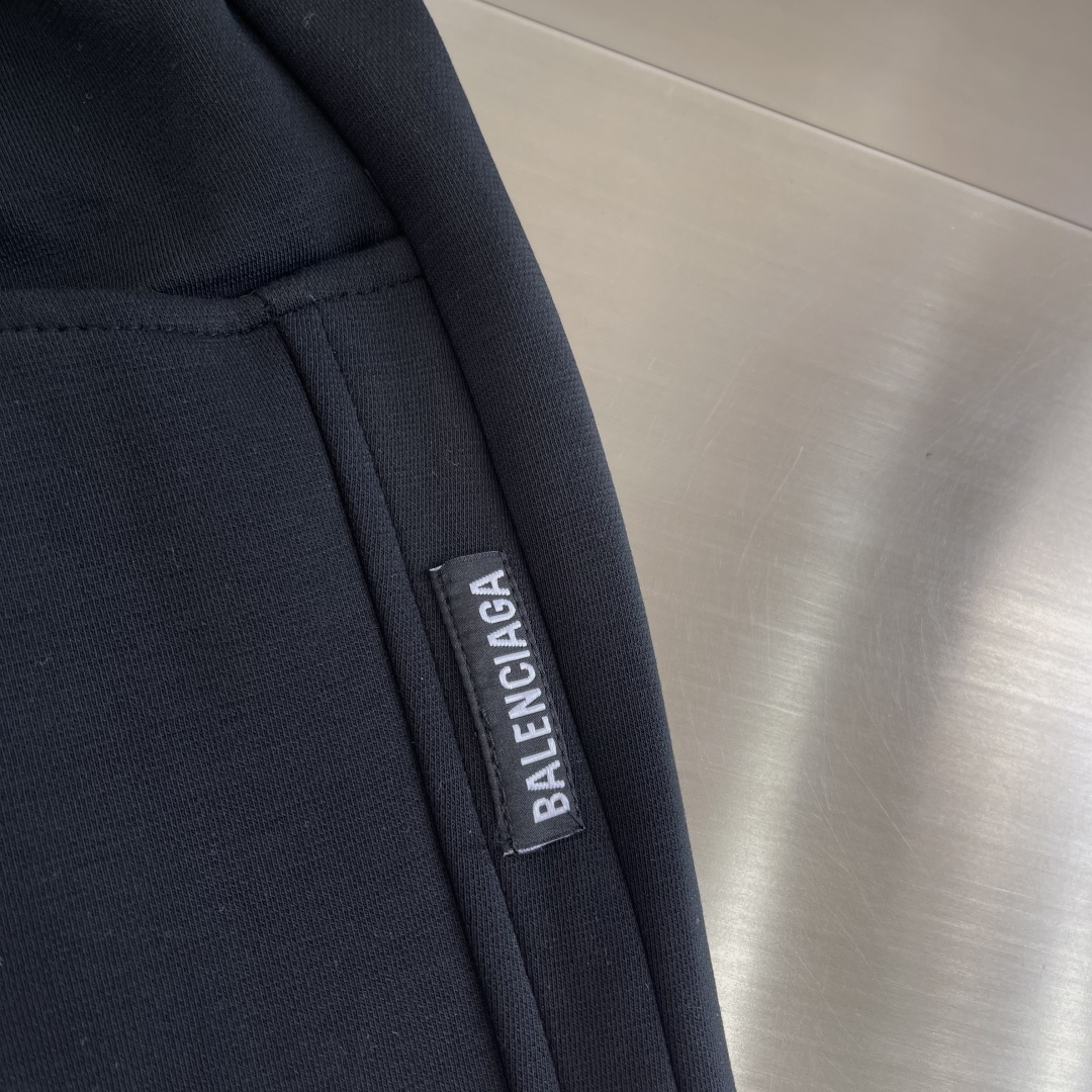 -Balenciag 新款抓绒卫裤。25fw新款🔥休闲裤，拖地裤 今年最流行面料 上身非常简单帅气有型的