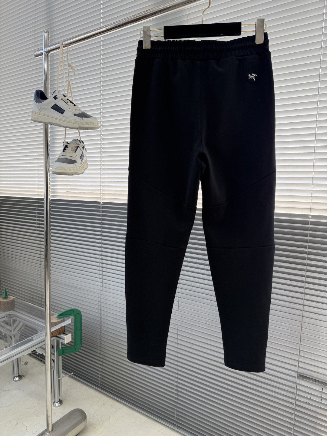 -🐦 鸟家 2025秋冬 男子 软壳冲锋卫裤鸟家户外运动休闲卫裤面料在纺织过程中加入经纬状分布的“筋络”