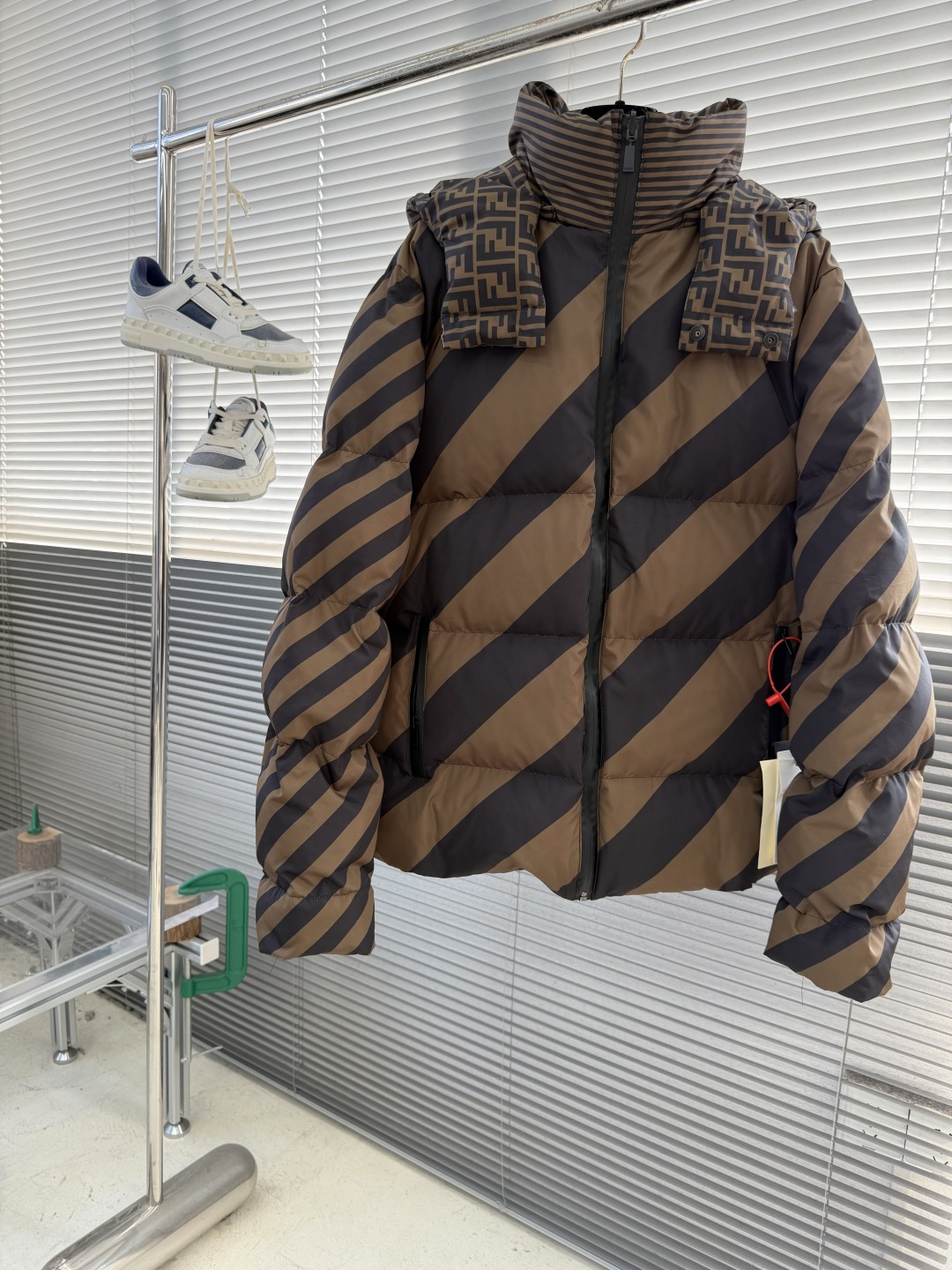 -FEND 双面穿连帽羽绒服定制凝彩高密压光锦纶 使用新国标90白鸭绒(欢迎检测) 冲绒量十足 保暖十足