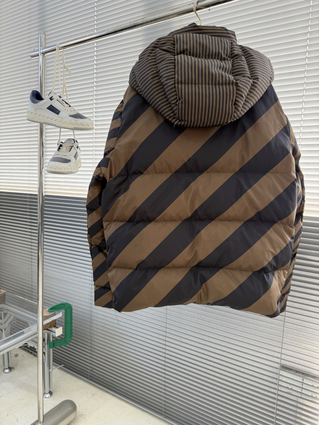 -FEND 双面穿连帽羽绒服定制凝彩高密压光锦纶 使用新国标90白鸭绒(欢迎检测) 冲绒量十足 保暖十足