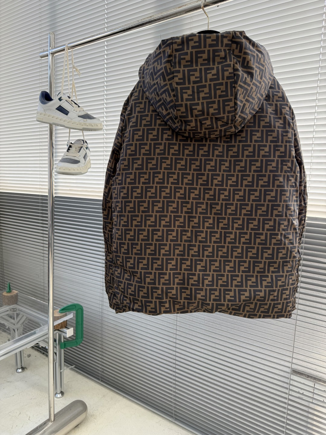 -FEND 双面穿连帽羽绒服定制凝彩高密压光锦纶 使用新国标90白鸭绒(欢迎检测) 冲绒量十足 保暖十足