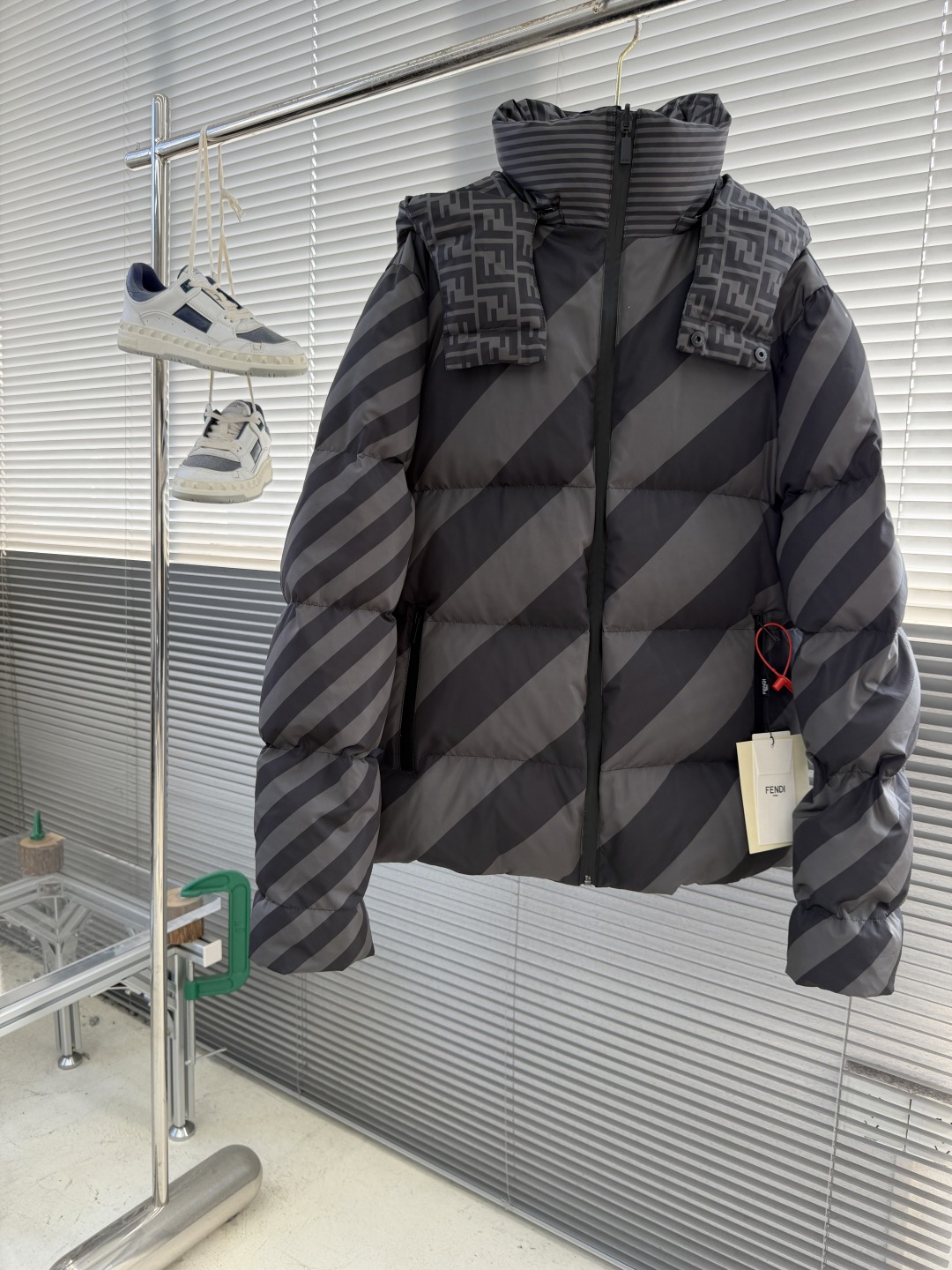 -FEND 双面穿连帽羽绒服定制凝彩高密压光锦纶 使用新国标90白鸭绒(欢迎检测) 冲绒量十足 保暖十足