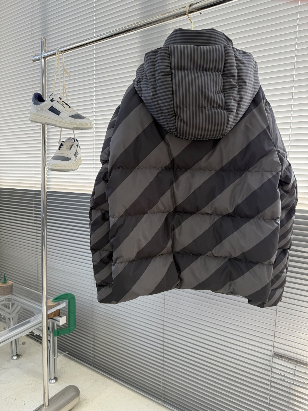 -FEND 双面穿连帽羽绒服定制凝彩高密压光锦纶 使用新国标90白鸭绒(欢迎检测) 冲绒量十足 保暖十足