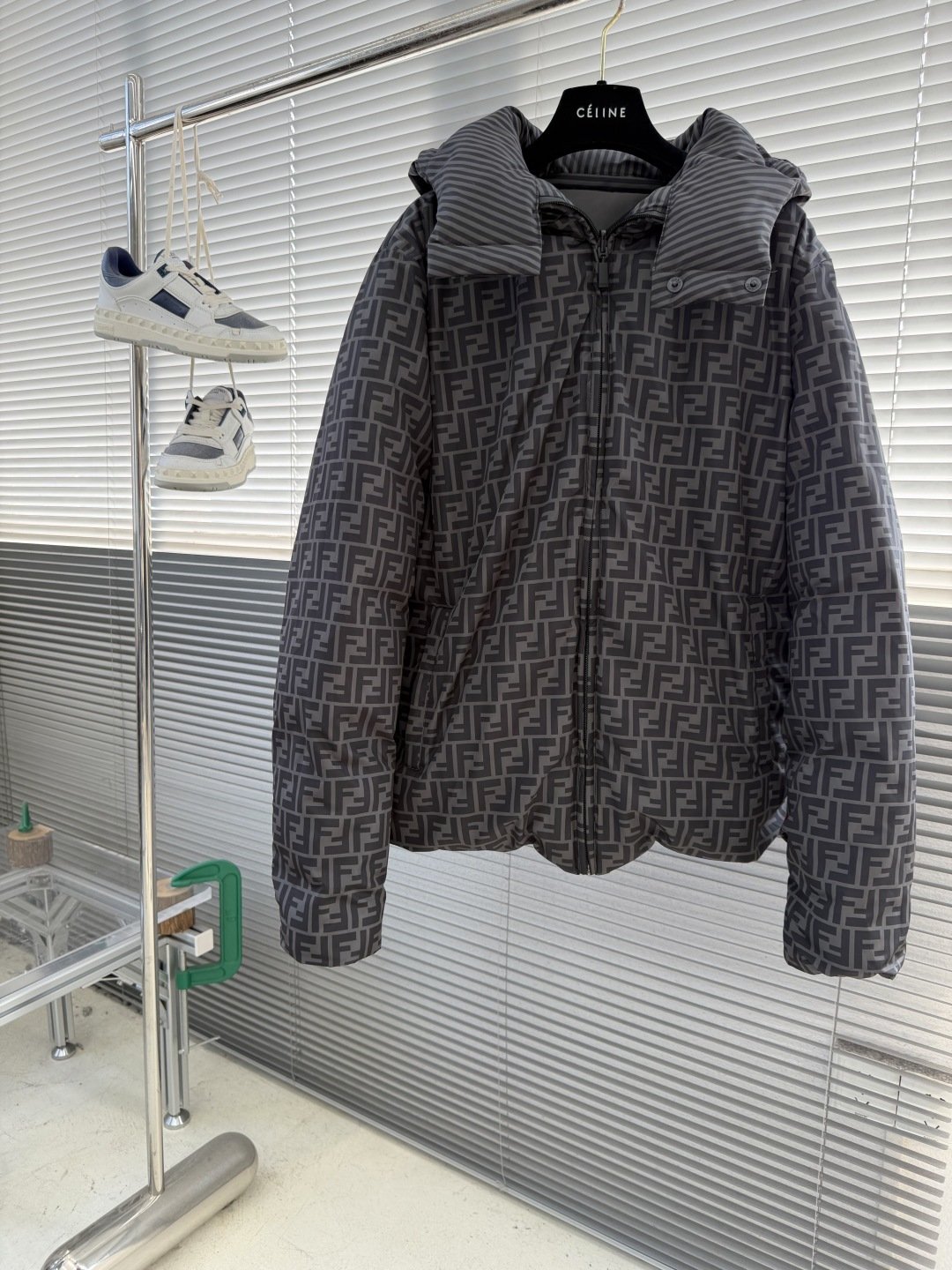 -FEND 双面穿连帽羽绒服定制凝彩高密压光锦纶 使用新国标90白鸭绒(欢迎检测) 冲绒量十足 保暖十足