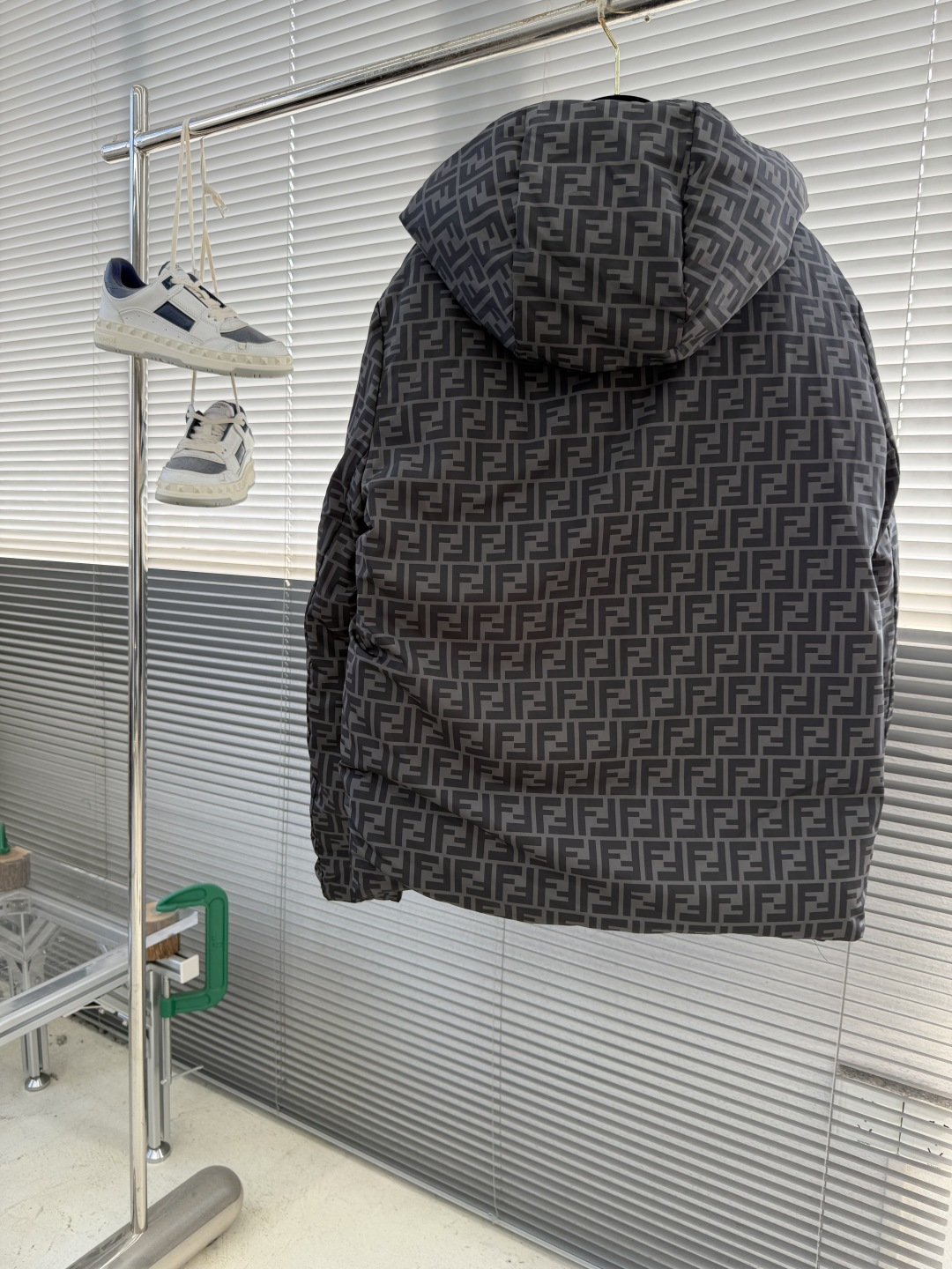 -FEND 双面穿连帽羽绒服定制凝彩高密压光锦纶 使用新国标90白鸭绒(欢迎检测) 冲绒量十足 保暖十足