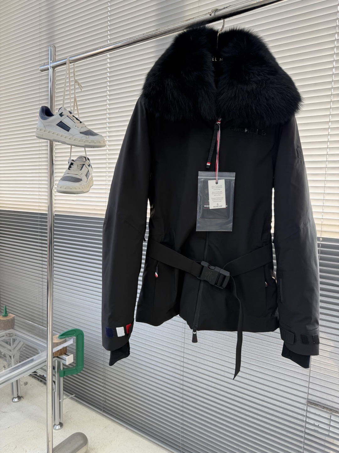 -mon   新款女士滑雪外套（滑雪服狐狸毛领） 原版1:1订制五金配件全进口原版定制  欢迎专柜对比 绝对的高品质  