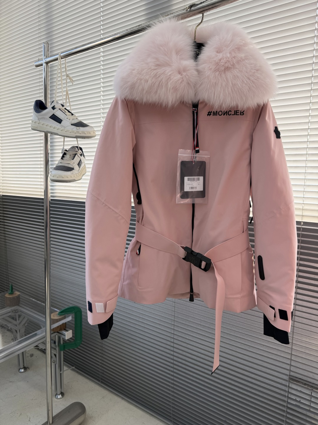 -mon   新款女士滑雪外套（滑雪服狐狸毛领） 原版1:1订制五金配件全进口原版定制  欢迎专柜对比 绝对的高品质  