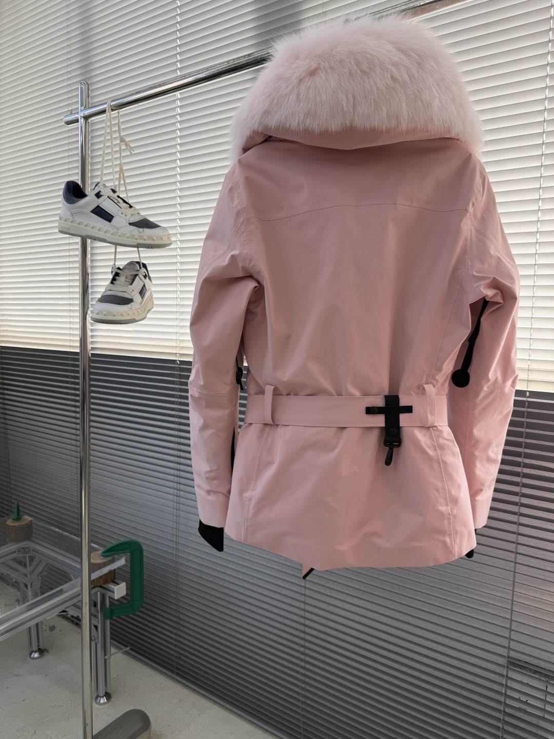-mon   新款女士滑雪外套（滑雪服狐狸毛领） 原版1:1订制五金配件全进口原版定制  欢迎专柜对比 绝对的高品质  
