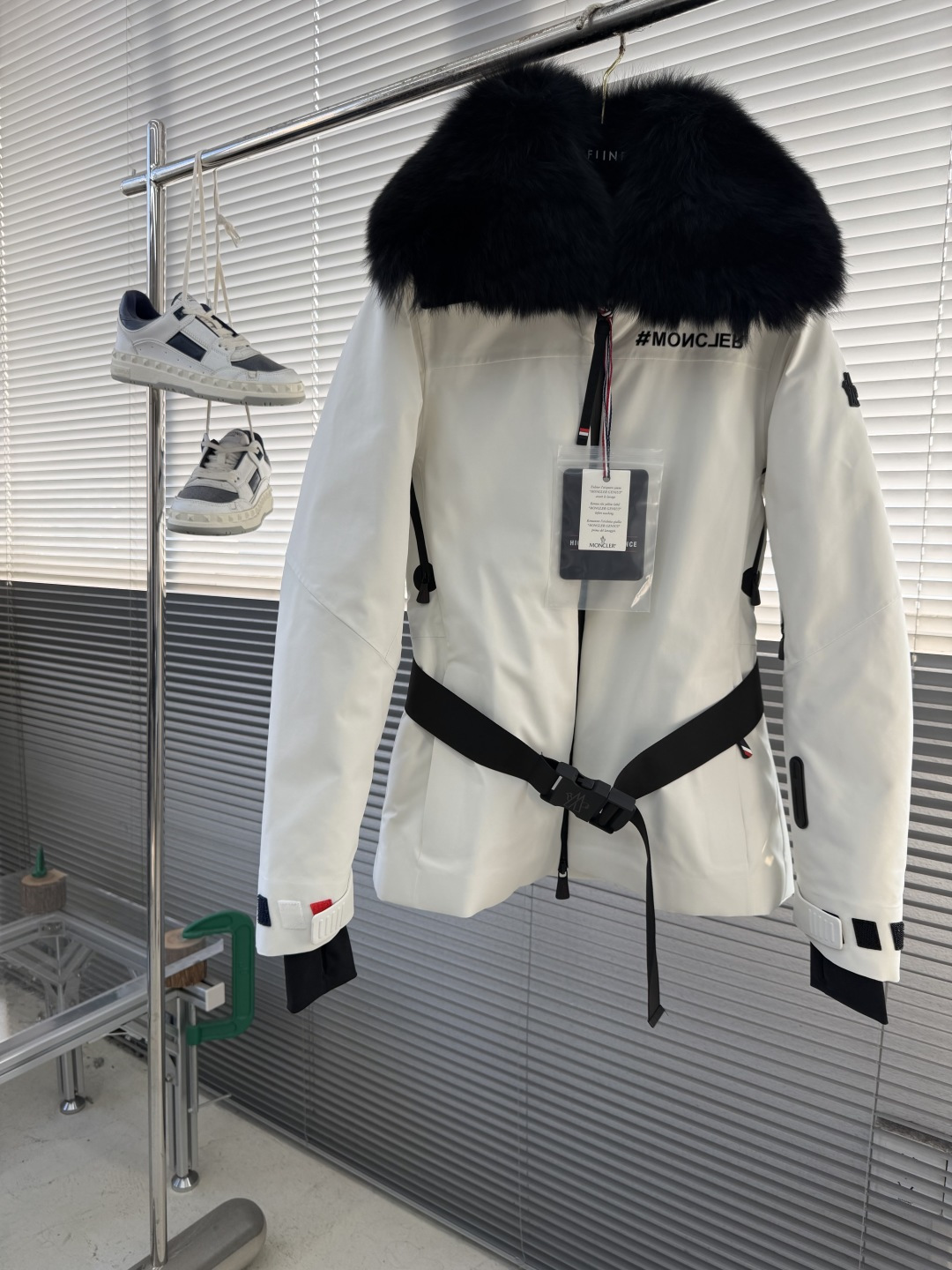 -mon   新款女士滑雪外套（滑雪服狐狸毛领） 原版1:1订制五金配件全进口原版定制  欢迎专柜对比 绝对的高品质  