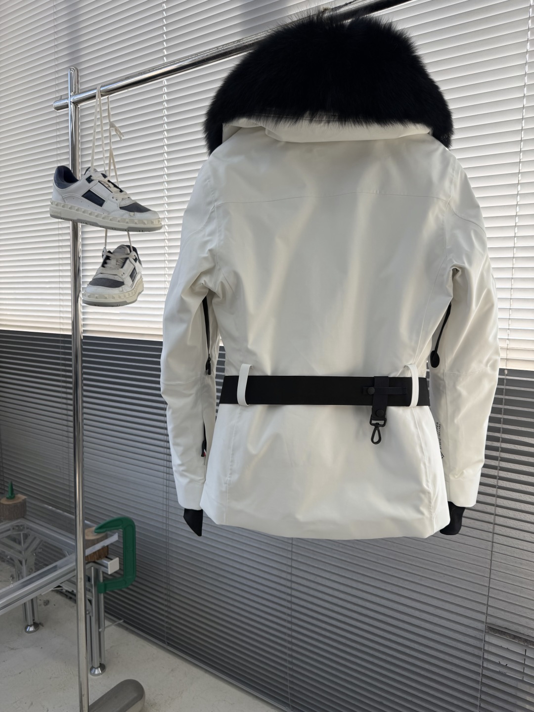 -mon   新款女士滑雪外套（滑雪服狐狸毛领） 原版1:1订制五金配件全进口原版定制  欢迎专柜对比 绝对的高品质  