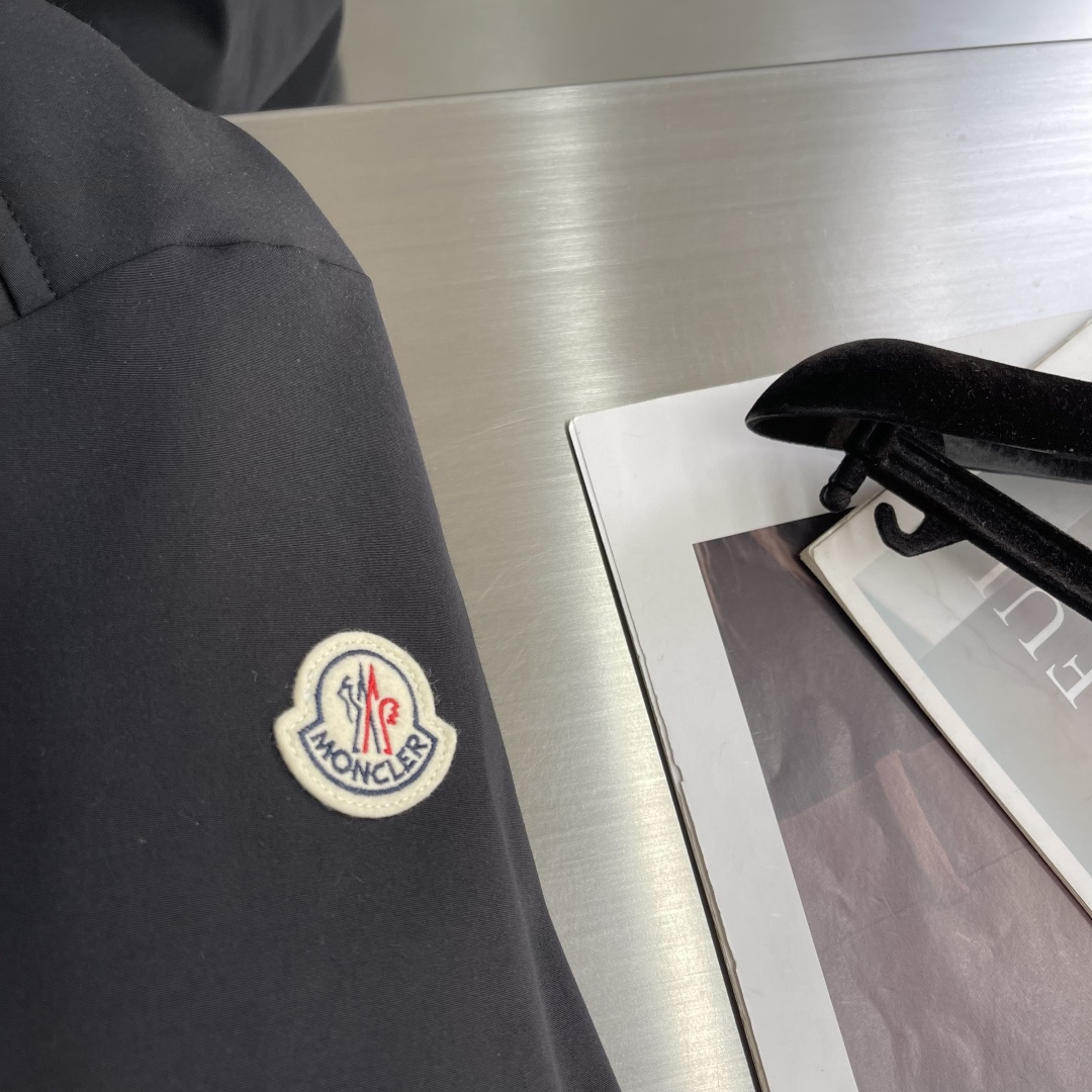 -mon 男士派克羽绒外套Moncle*男士派克羽绒服，经典黑色设计，高品质羽绒填充，保暖力满分!外层防