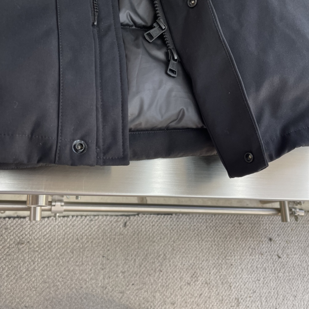 -mon 男士派克羽绒外套Moncle*男士派克羽绒服，经典黑色设计，高品质羽绒填充，保暖力满分!外层防