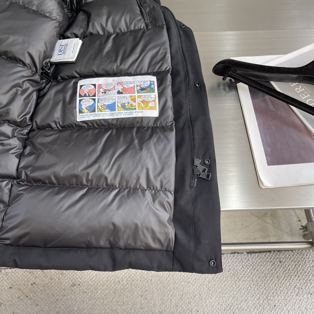 -mon 男士派克羽绒外套Moncle*男士派克羽绒服，经典黑色设计，高品质羽绒填充，保暖力满分!外层防