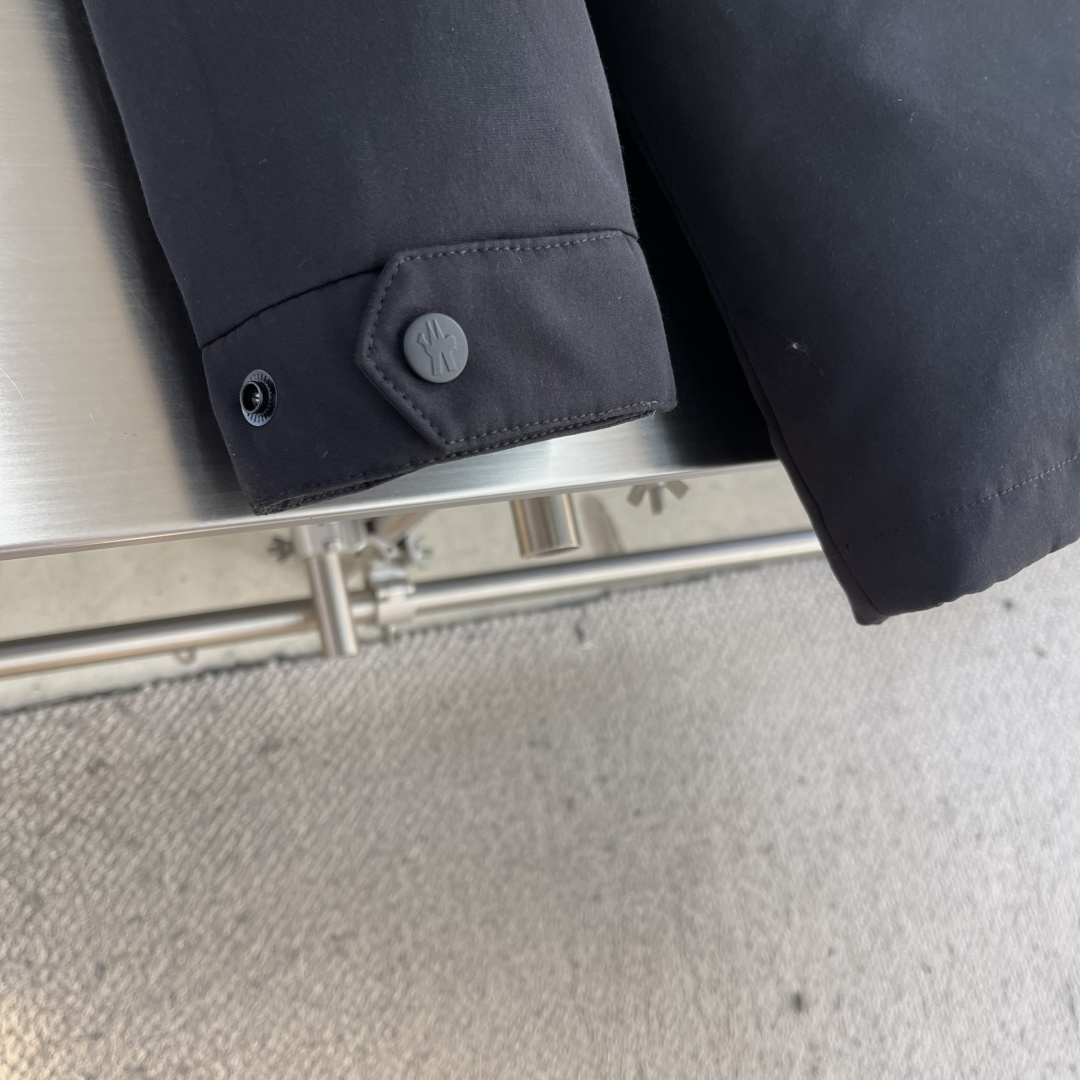-mon 男士派克羽绒外套Moncle*男士派克羽绒服，经典黑色设计，高品质羽绒填充，保暖力满分!外层防