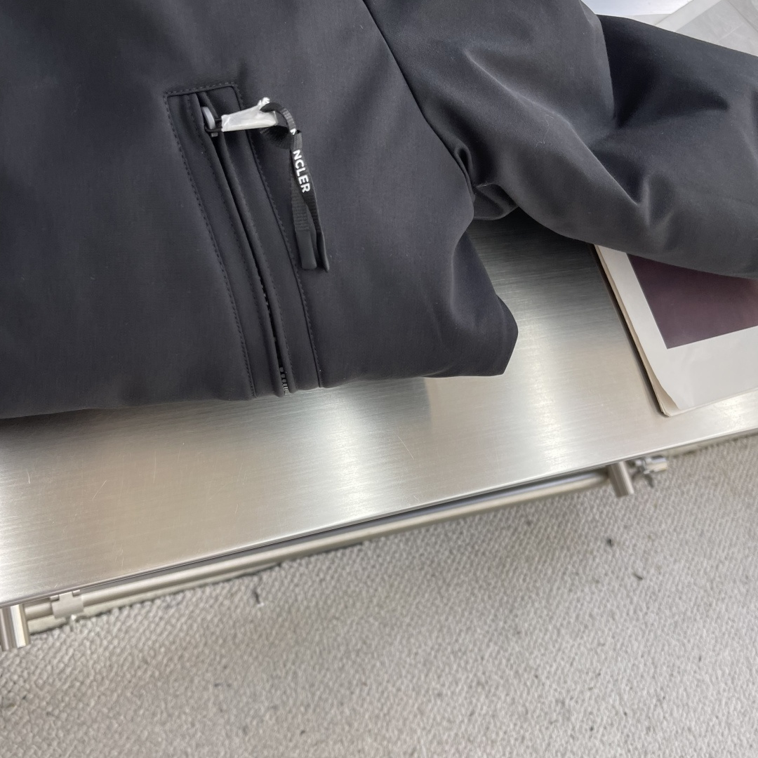 -mon 男士派克羽绒外套Moncle*男士派克羽绒服，经典黑色设计，高品质羽绒填充，保暖力满分!外层防