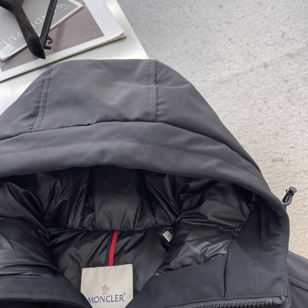-mon 男士派克羽绒外套Moncle*男士派克羽绒服，经典黑色设计，高品质羽绒填充，保暖力满分!外层防