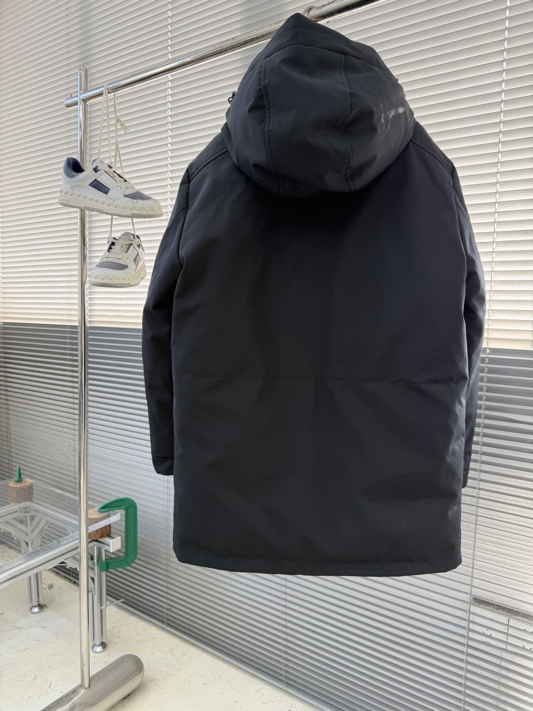 -mon 男士派克羽绒外套Moncle*男士派克羽绒服，经典黑色设计，高品质羽绒填充，保暖力满分!外层防