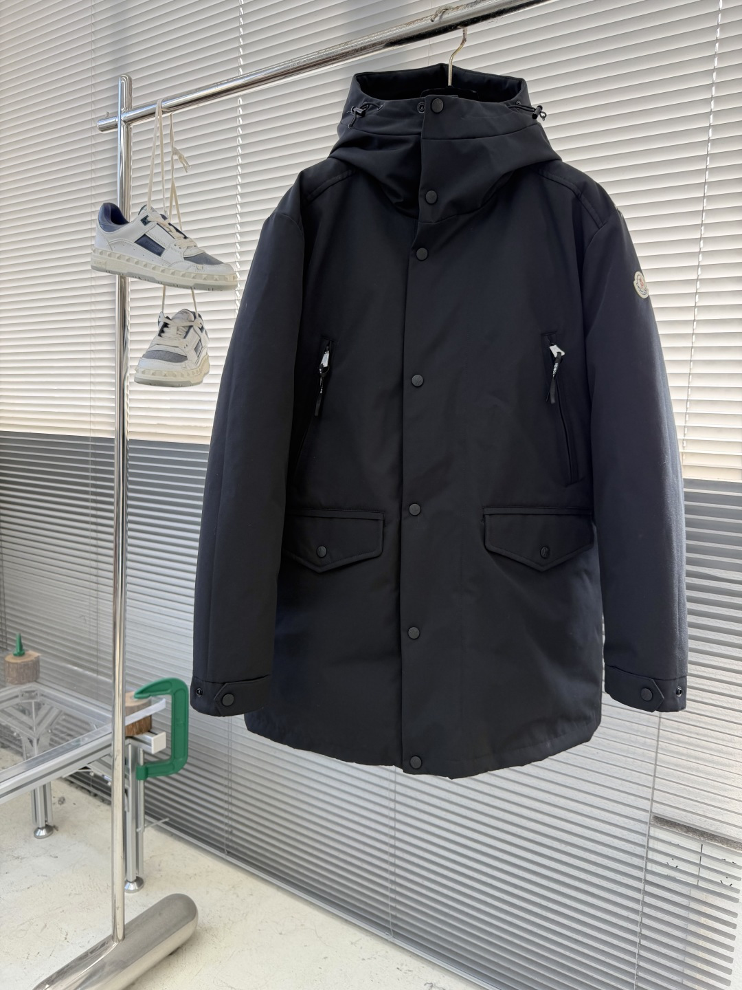 -mon 男士派克羽绒外套Moncle*男士派克羽绒服，经典黑色设计，高品质羽绒填充，保暖力满分!外层防