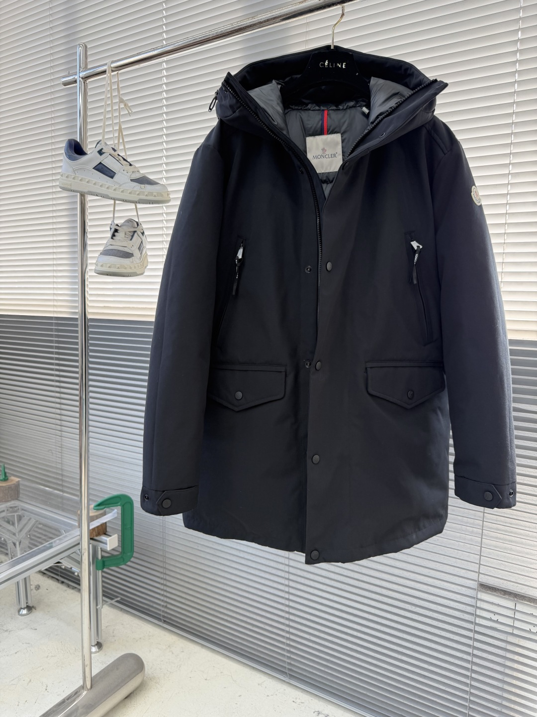 -mon 男士派克羽绒外套Moncle*男士派克羽绒服，经典黑色设计，高品质羽绒填充，保暖力满分!外层防